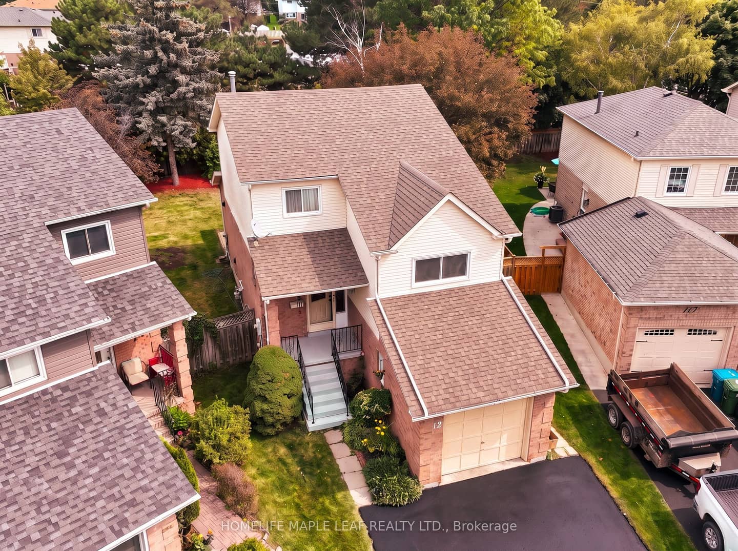 12 Giles Court, Whitby, ON L1N 8T5