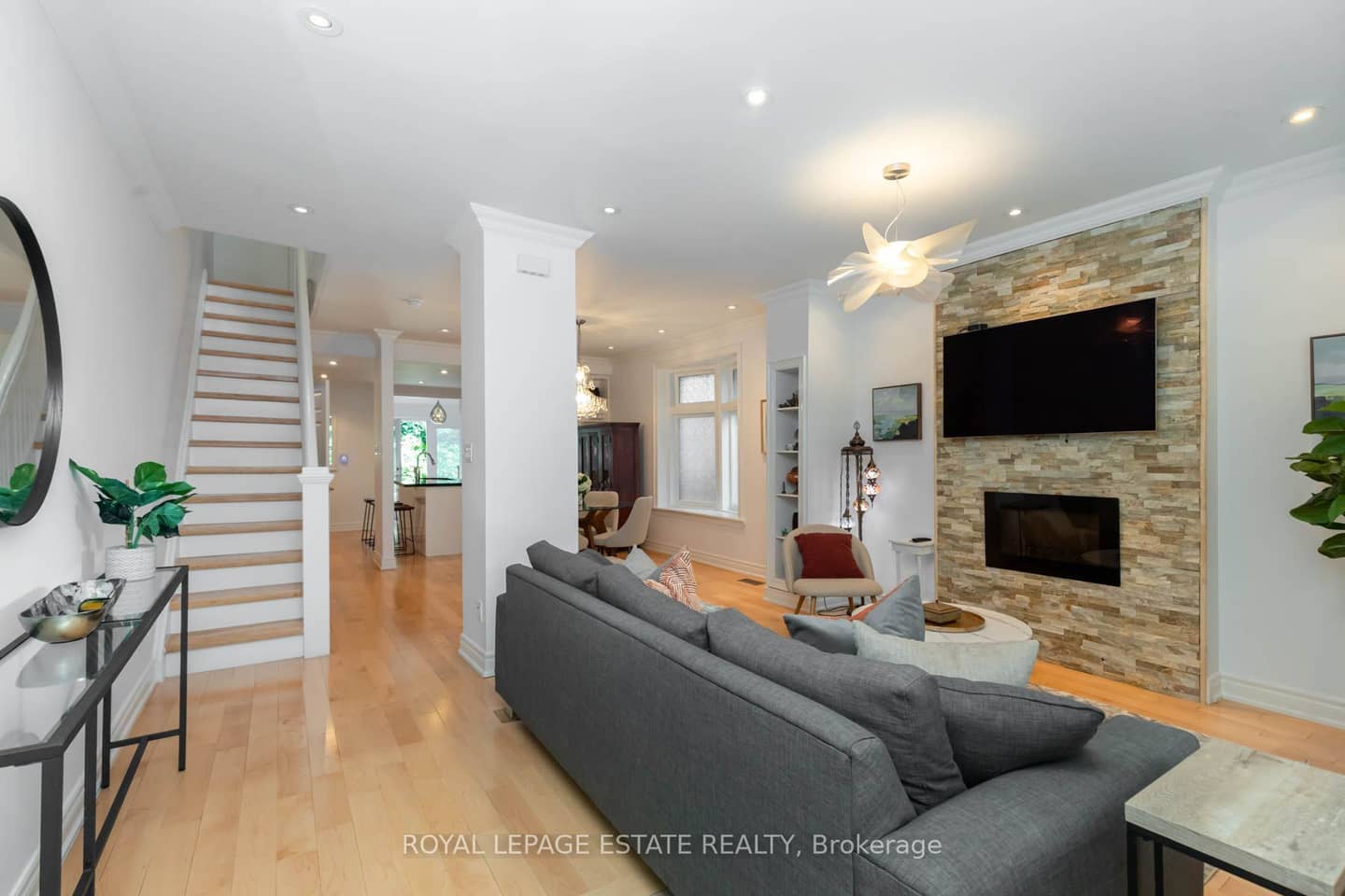 48 Bloomfield Avenue, Toronto, ON M4L 2G3