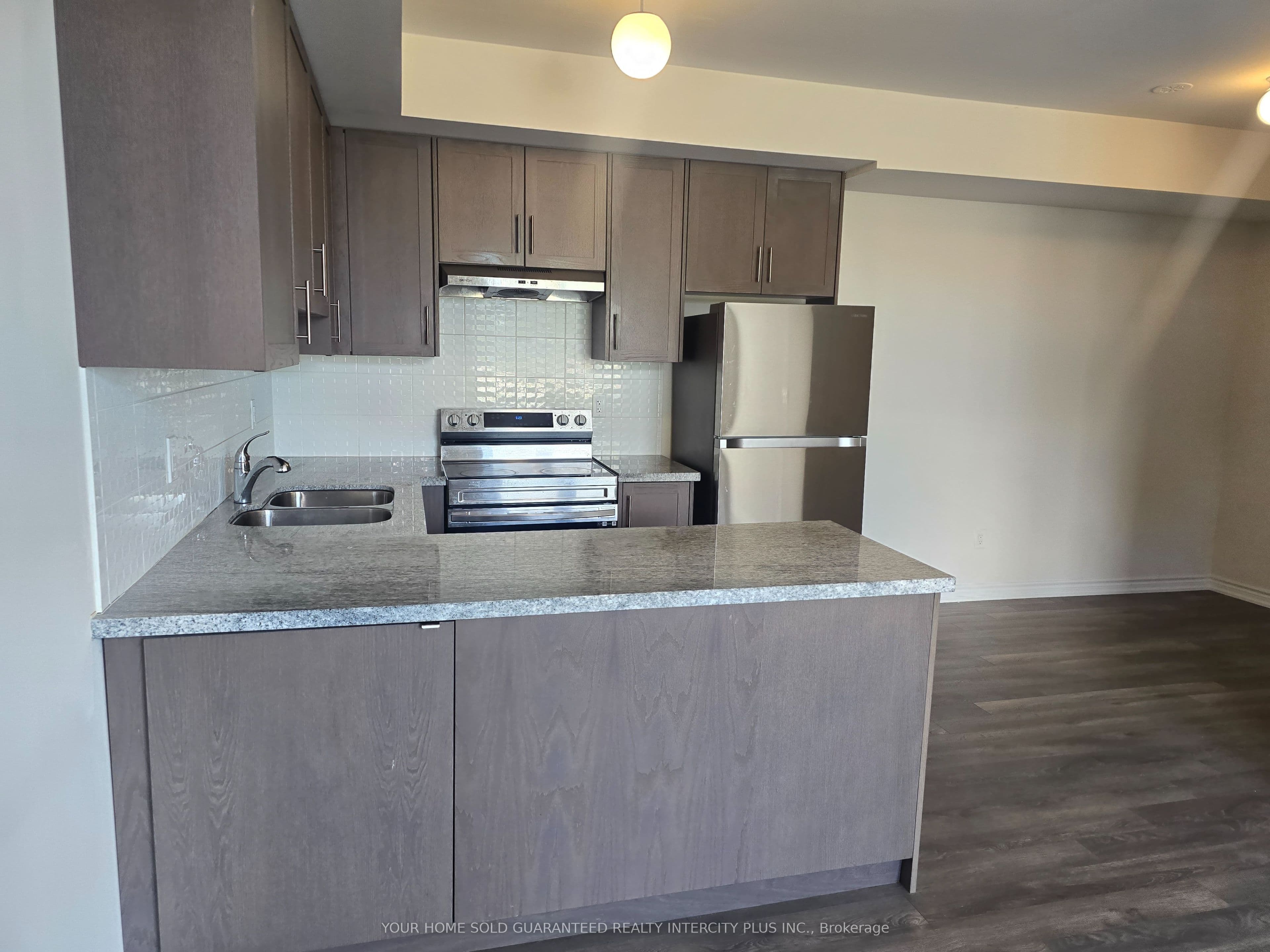 60 Halliford Place 702, Brampton, ON L6P 4R1