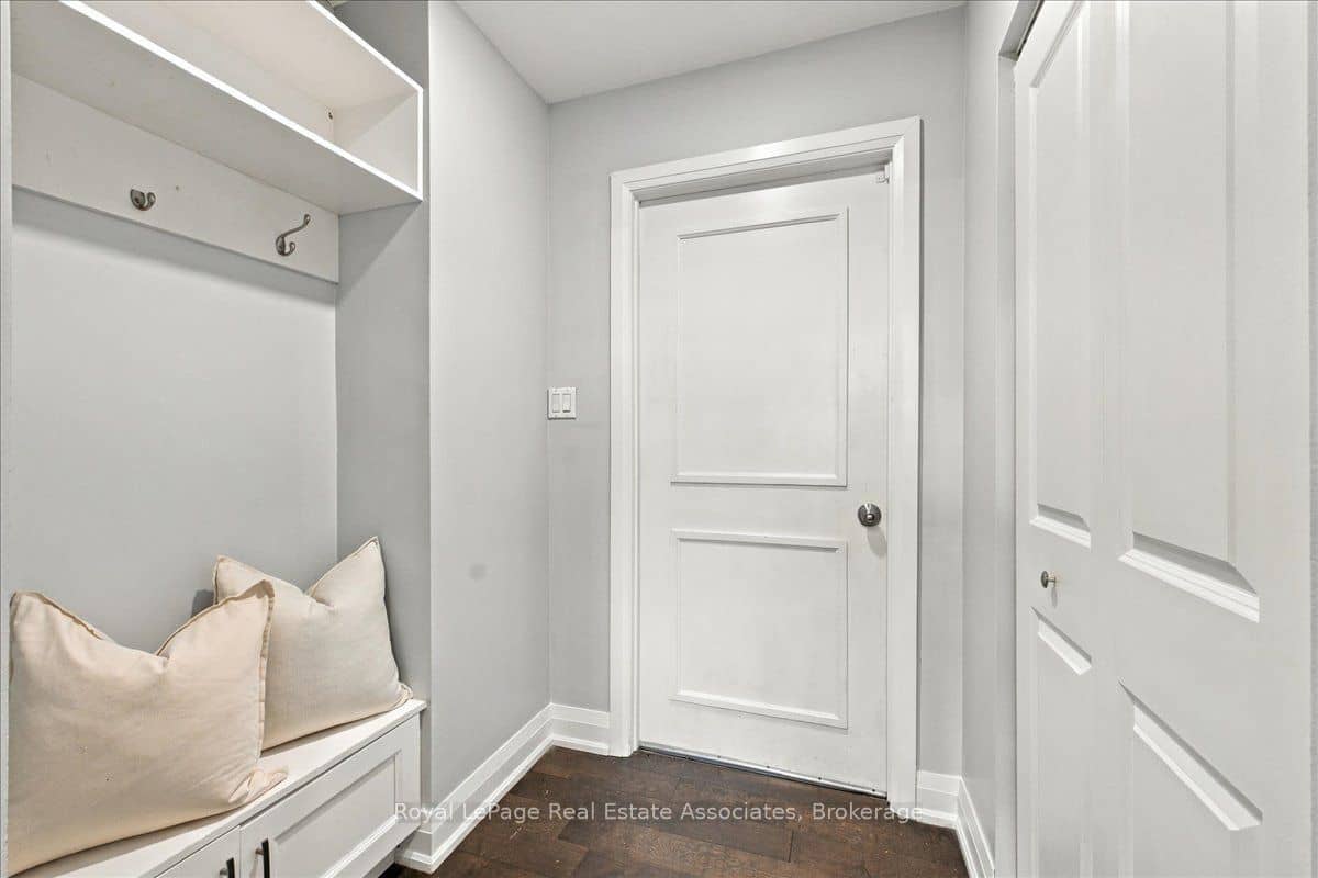 540 Mary Street E 1-4, Whitby, ON L1N 2R1