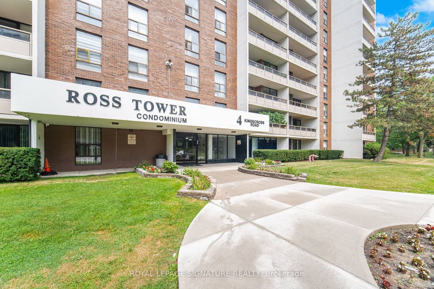 4 Kings Cross Road 303, Brampton, ON L6T 3X8