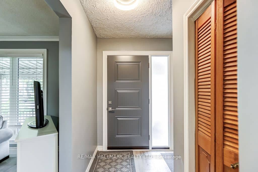 39 Calumet Crescent, Toronto, ON M1H 1W4