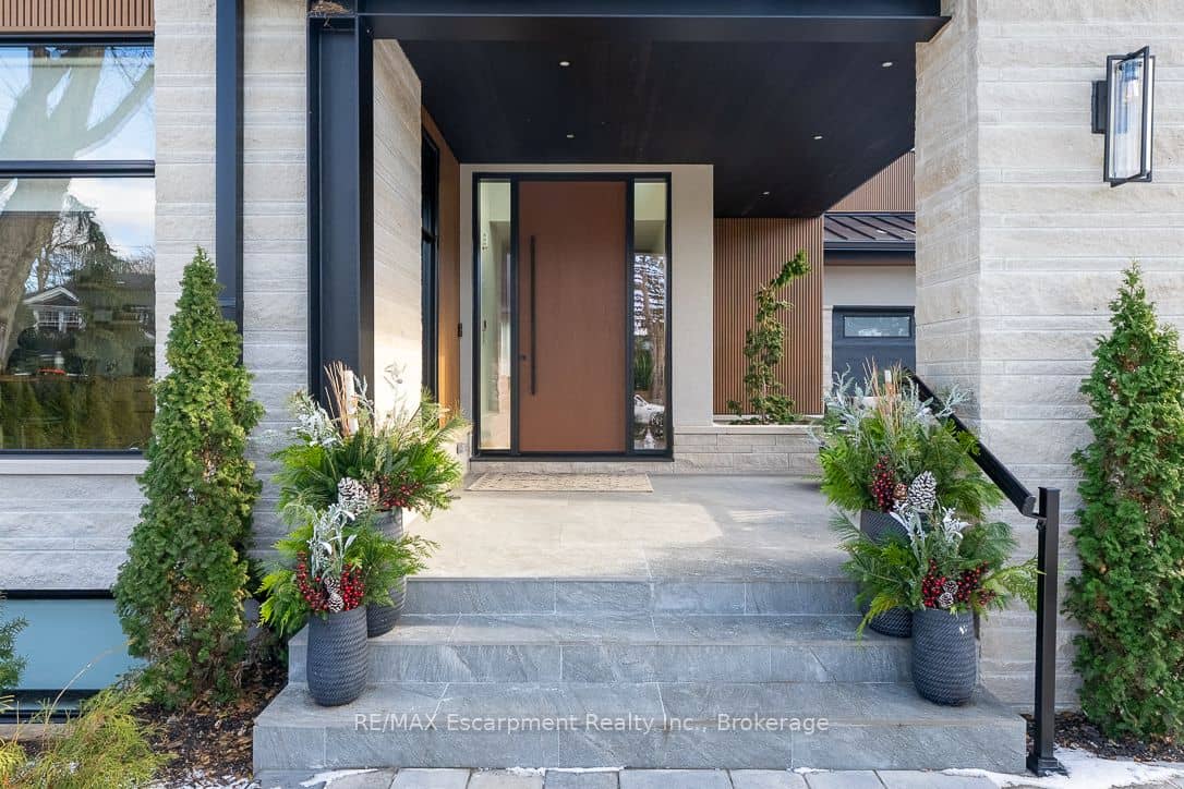 540 Patricia Drive, Oakville, ON L6K 1M2