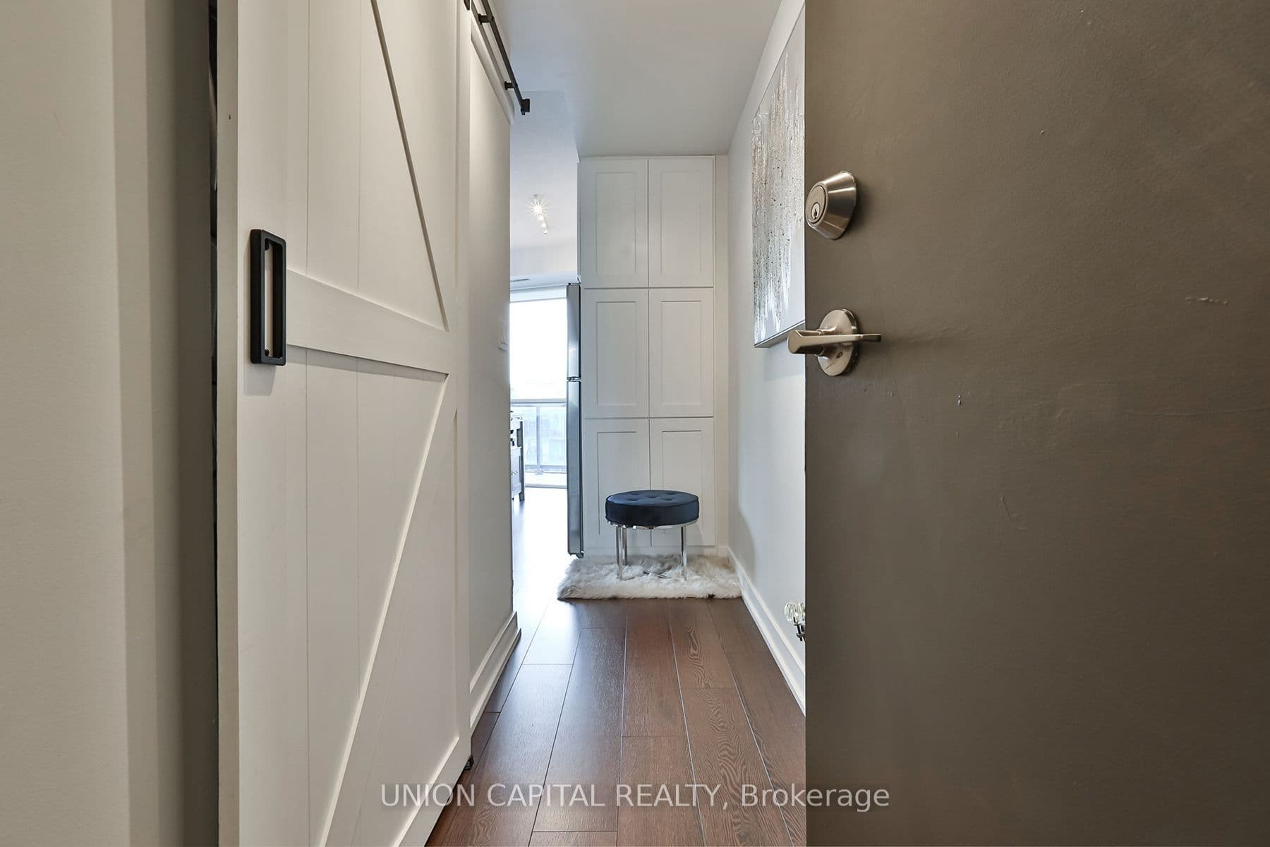 20 Bruyeres Mews 1103, Toronto, ON M5V 0G8