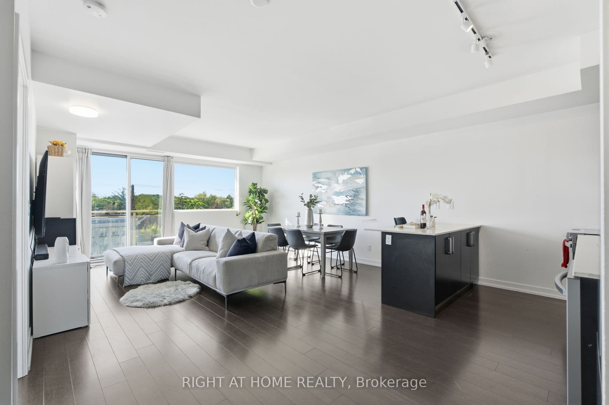 5101 Dundas Street W 411, Toronto, ON M9A 5G8
