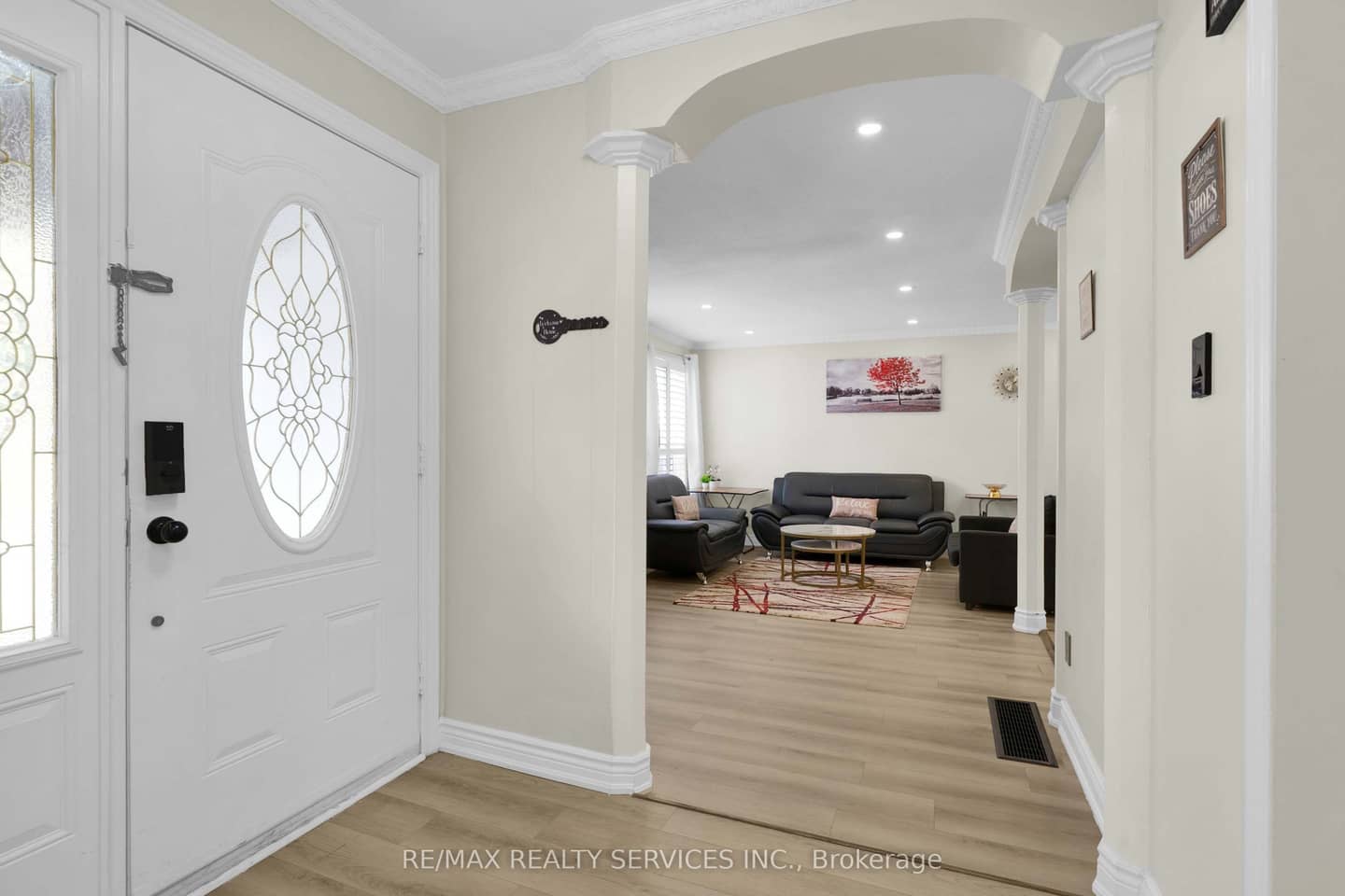 17 Avening Drive, Toronto, ON M9V 1Y2