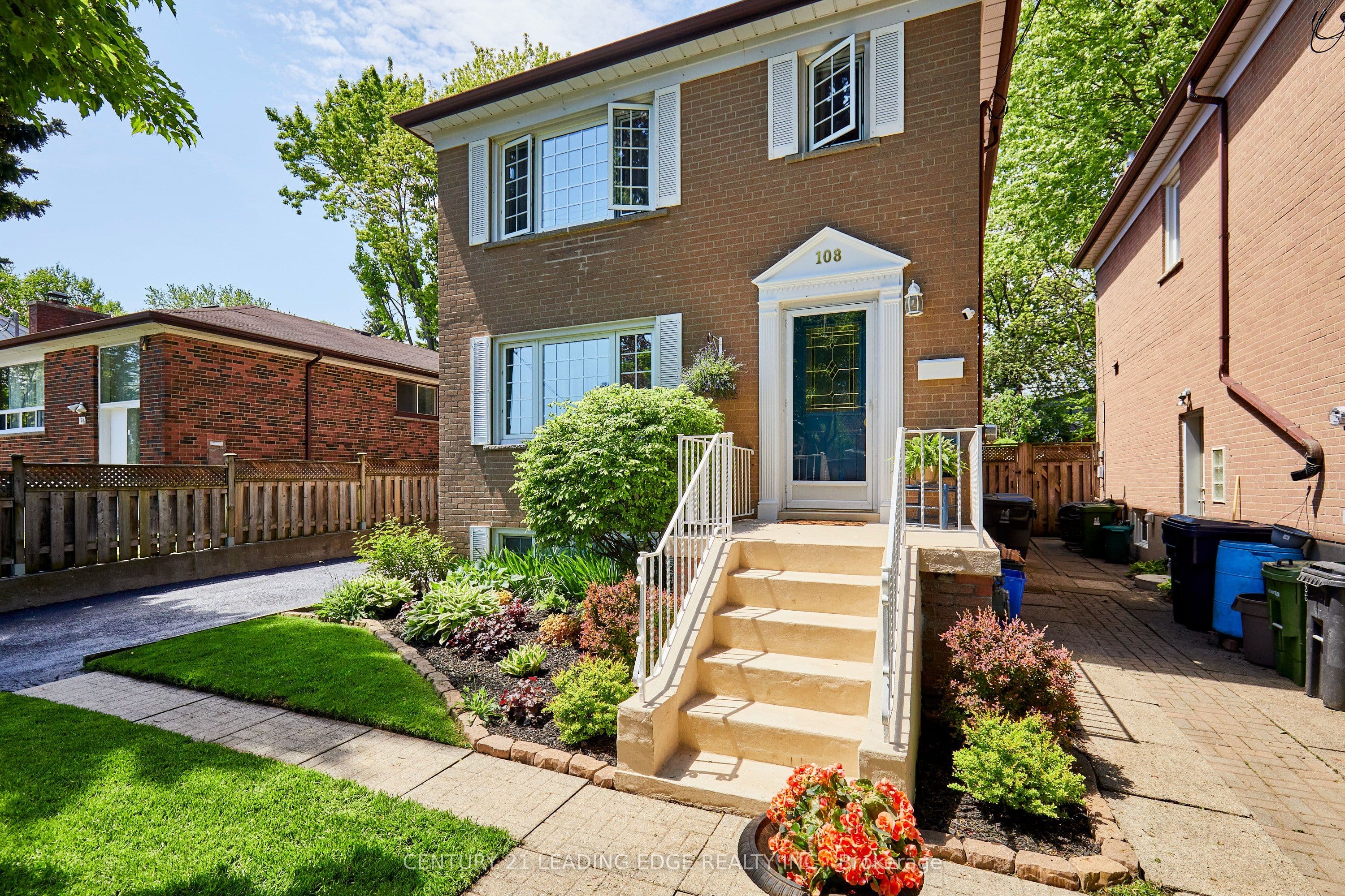 108 Gradwell Drive, Toronto, ON M1M 2N2