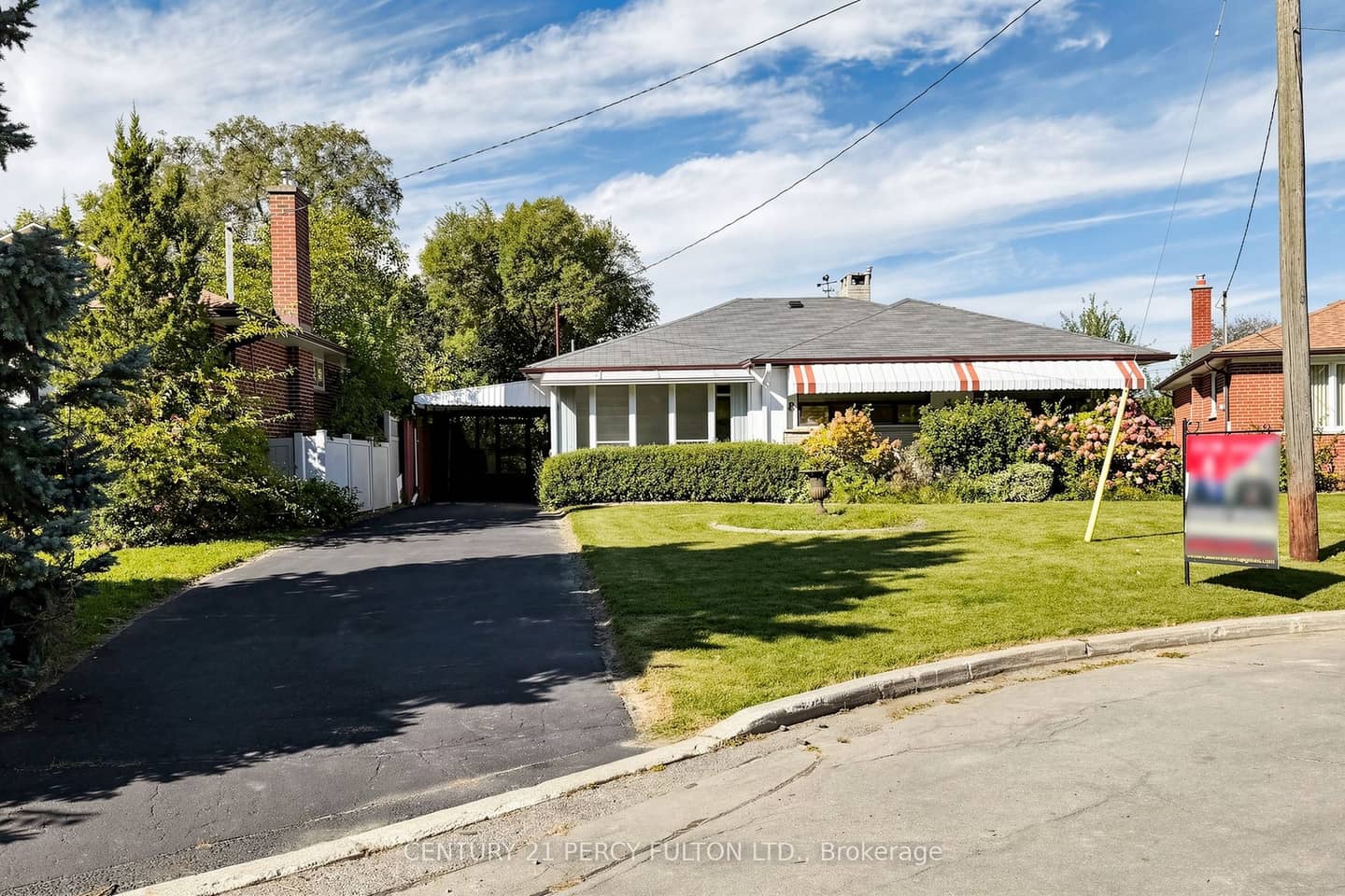 8 Wallbridge Court, Toronto, ON M2R 1W1