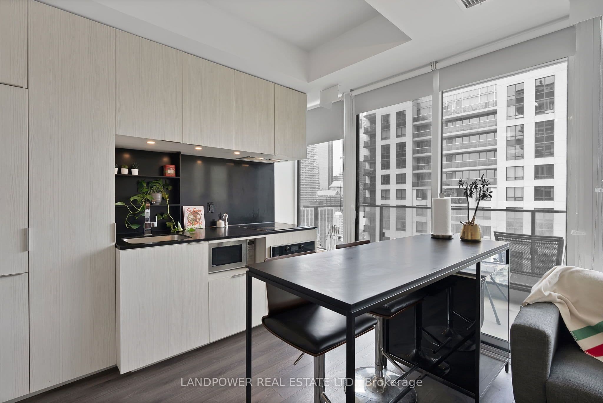 77 Shuter Street 2501, Toronto, ON M5B 0B8