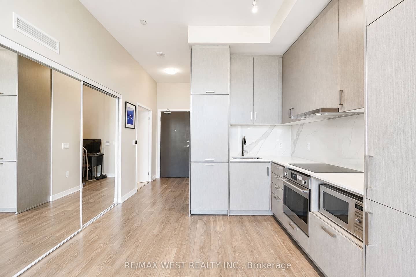60 Honeycrisp Crescent 311, Vaughan, ON L4K 0N5