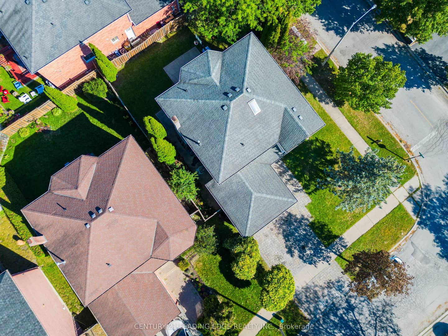 2353 Wildwood Crescent, Pickering, ON L1X 2N1