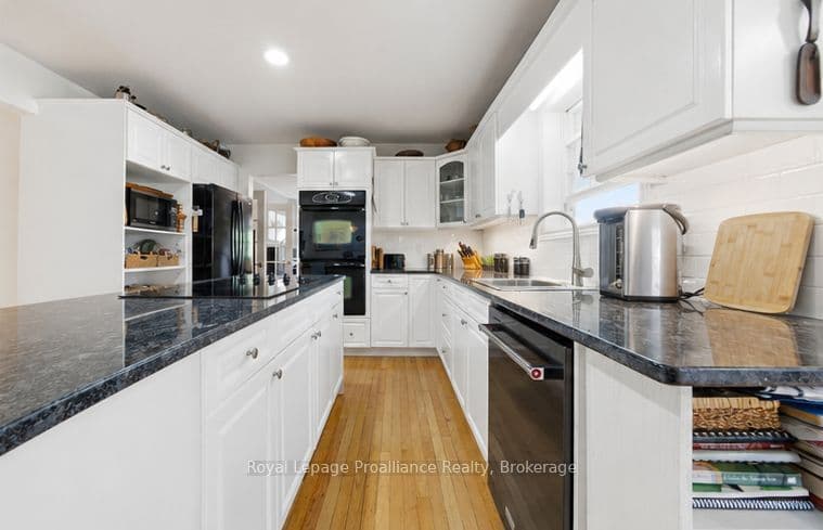 10 Skiff Cove Road, Prince Edward County, ON K0K 3L0