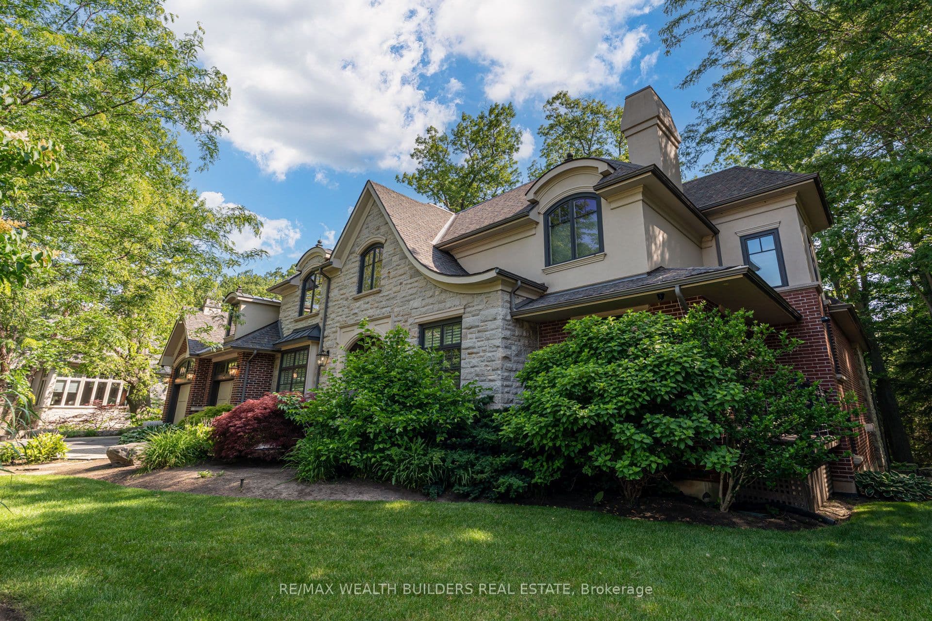 45 Shorewood Place, Oakville, ON L6K 3Y3