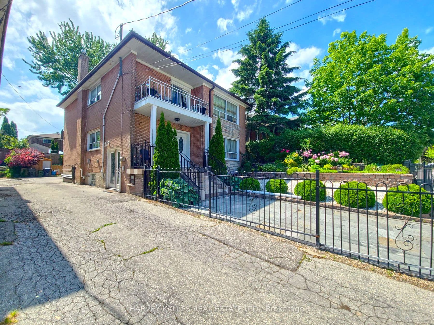 8 Medford Avenue Room # 4, Toronto, ON M1L 4G2