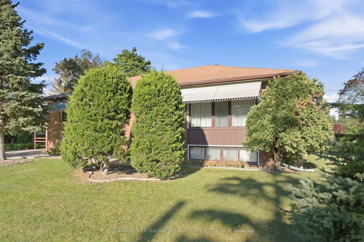 14 Tyler Place, Toronto, ON M9R 1L9