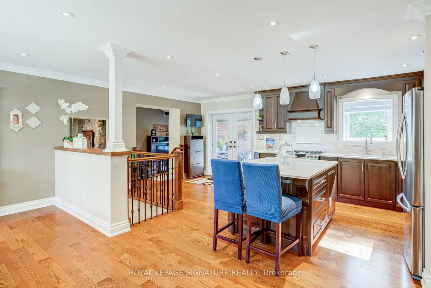 2544 Sharon Crescent, Mississauga, ON L5C 1Y8