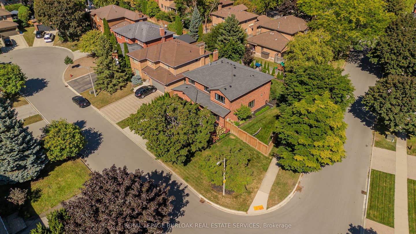 541 Hambling Court, Burlington, ON L7N 3S4