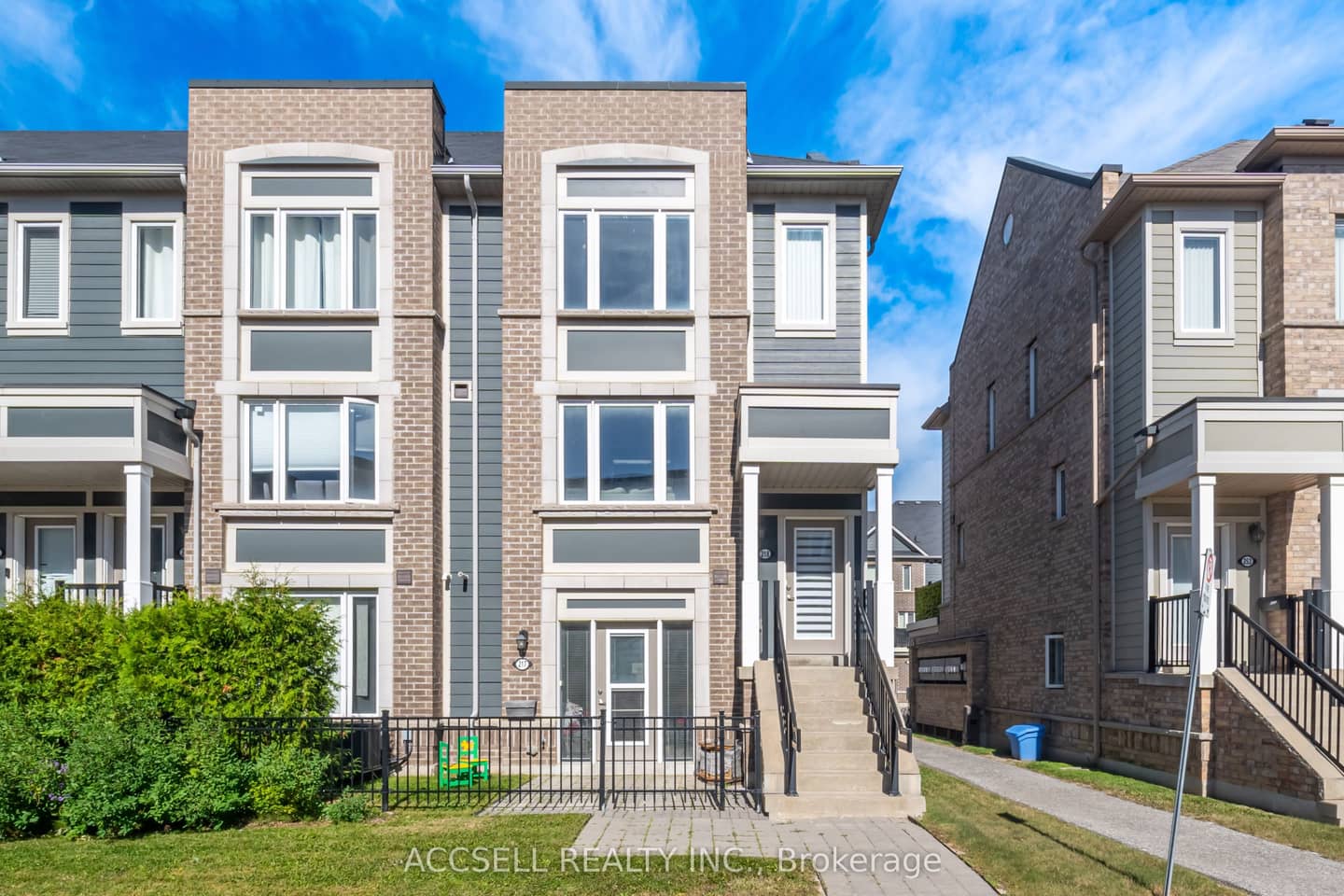 250 Sunny Meadow Boulevard 218, Brampton, ON L6R 3Y7