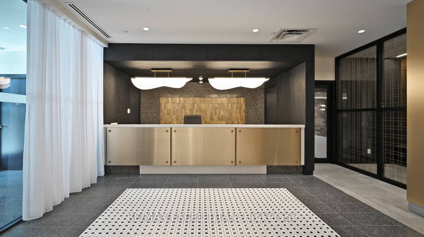 5 Lakeview Avenue 416, Toronto, ON M6J 0H3