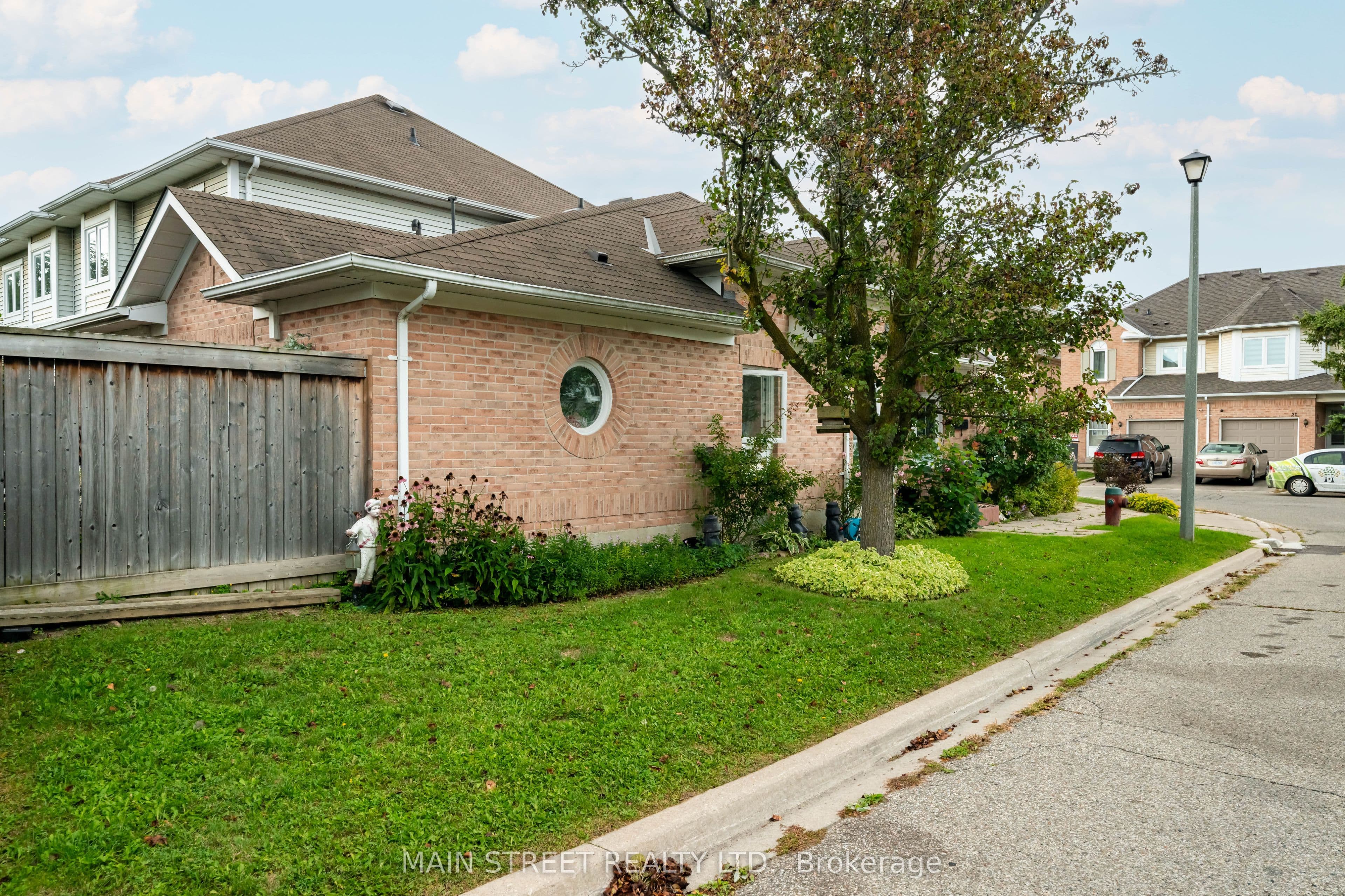 19 Wickstead Court 72, Brampton, ON L6R 1N8