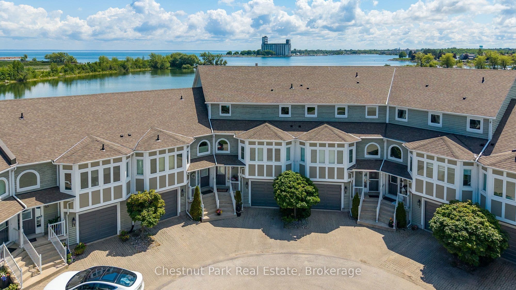 9 Cranberry Surf, Collingwood, ON L9Y 5C4