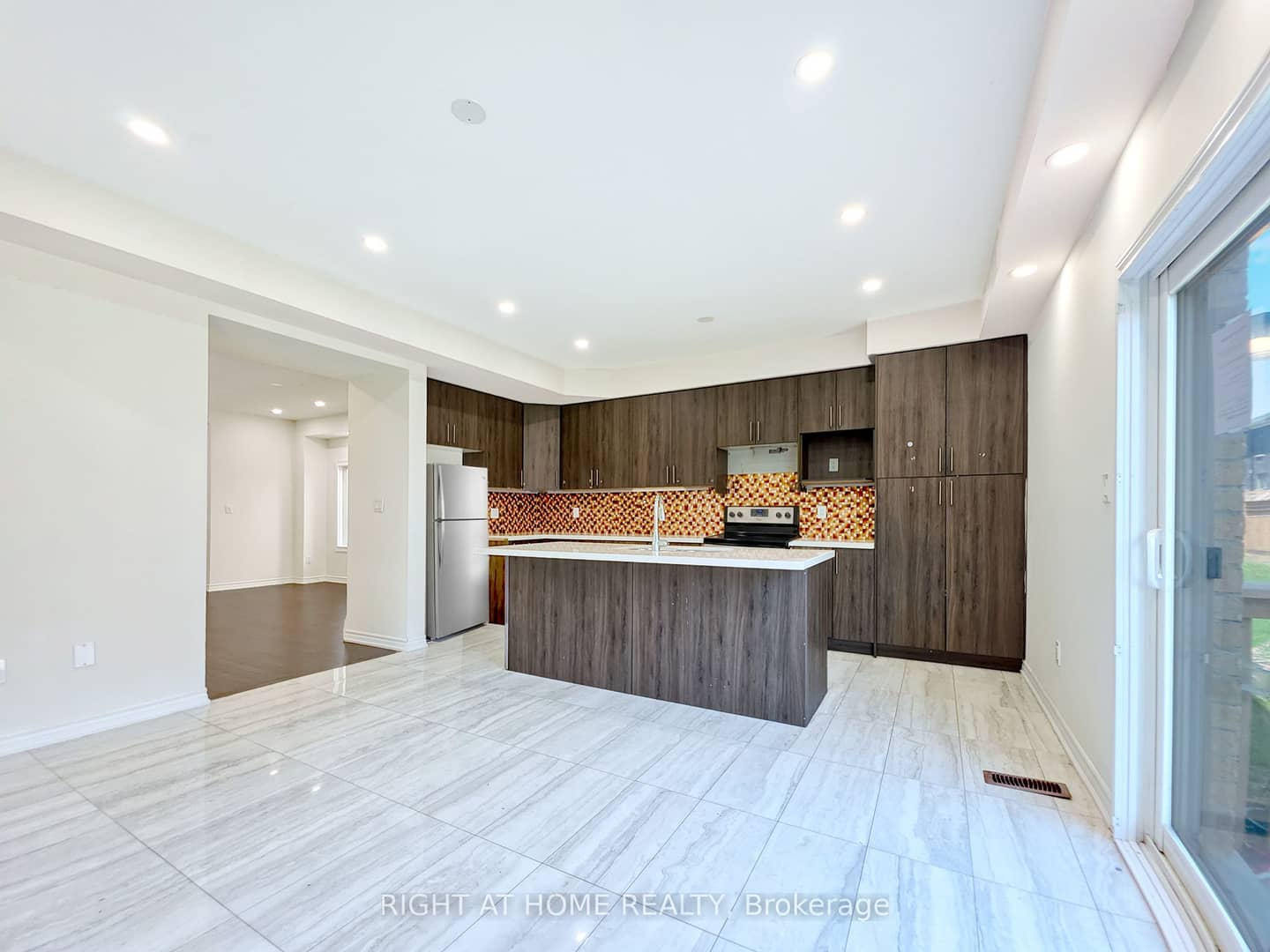 219 Fleetwood Drive, Oshawa, ON L1K 3E7