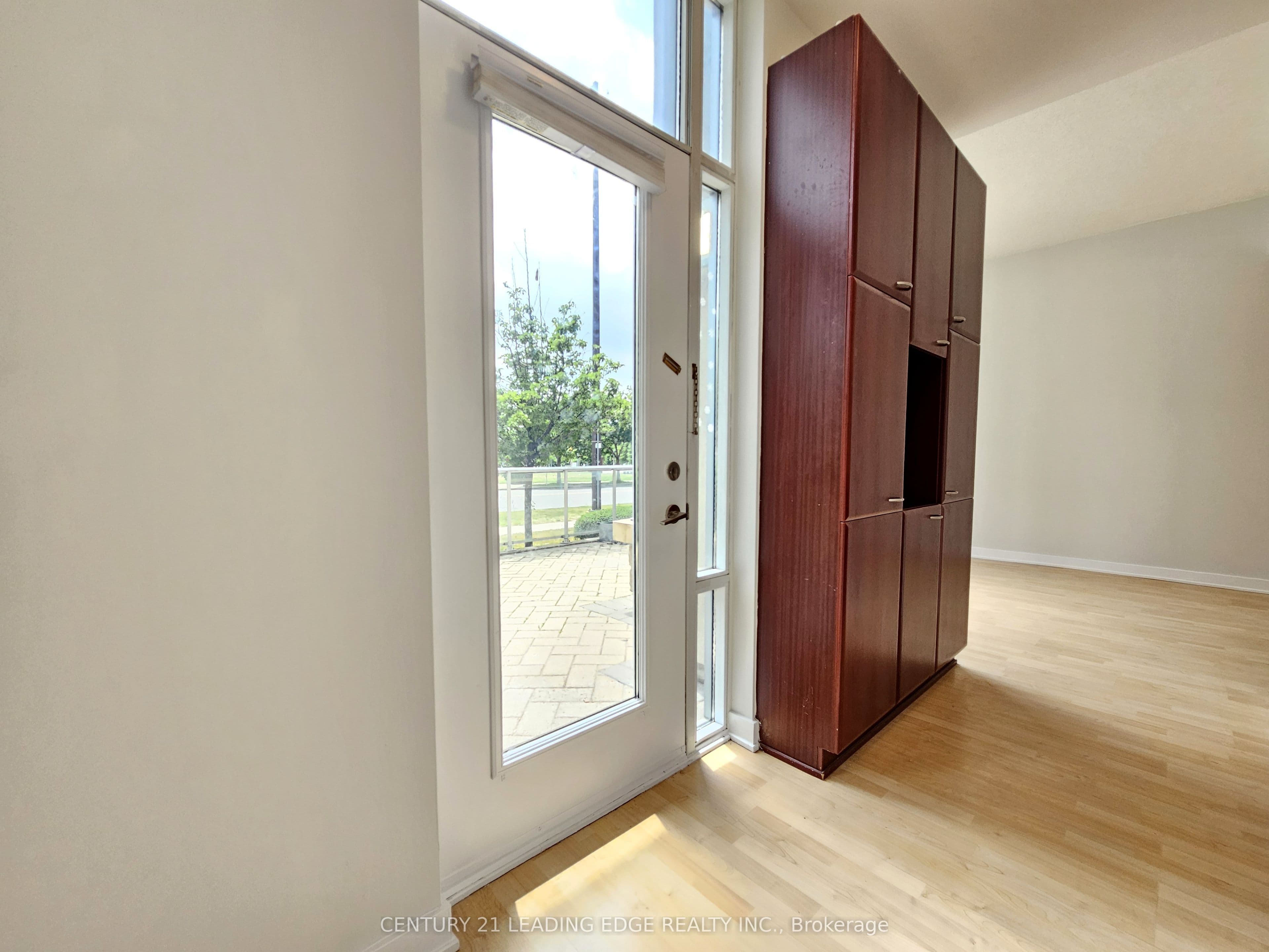 38 Lee Centre Drive TH120, Toronto, ON M1H 3J7