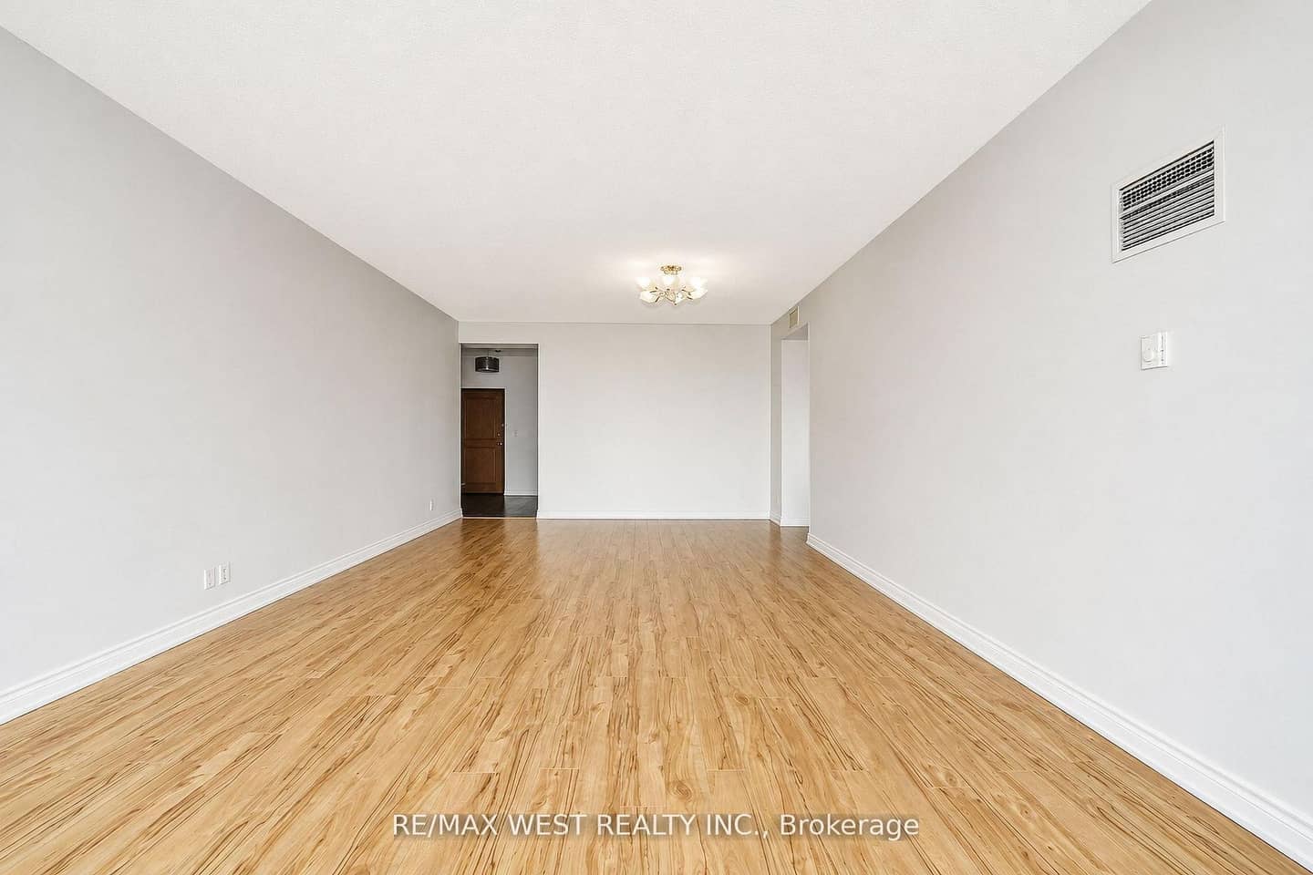 8 Lee Centre Drive PH103, Toronto, ON M1H 3H8