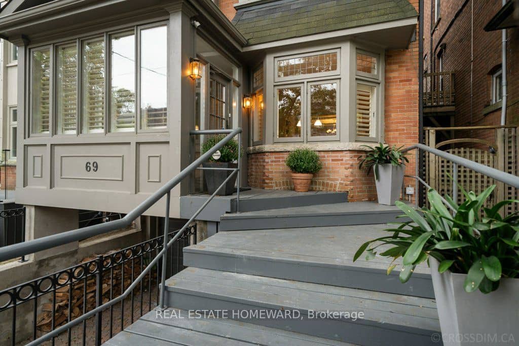 69 Walmsley Boulevard, Toronto, ON M4V 1X7