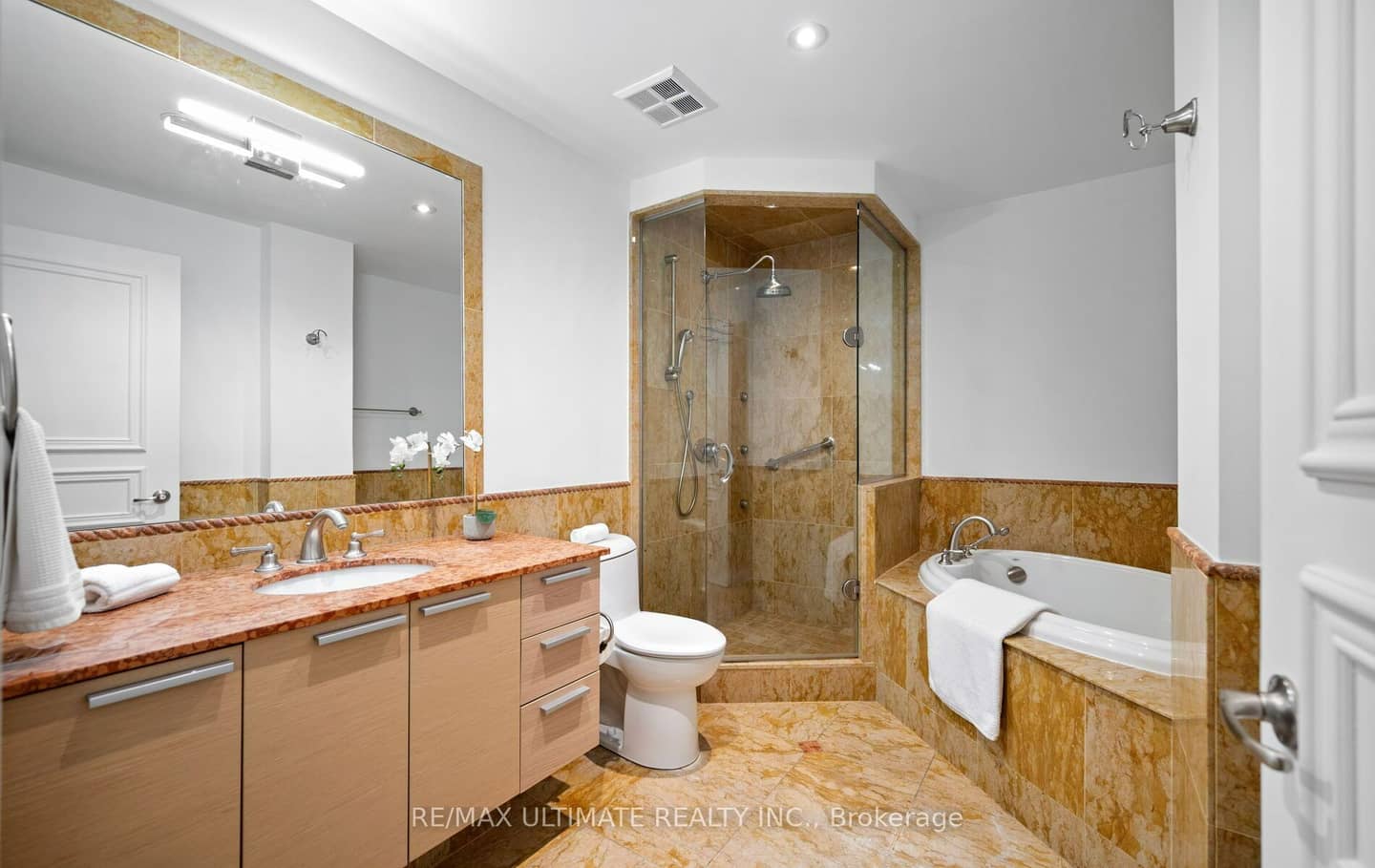 662 Sheppard Avenue 303c, Toronto, ON M2K 3E6