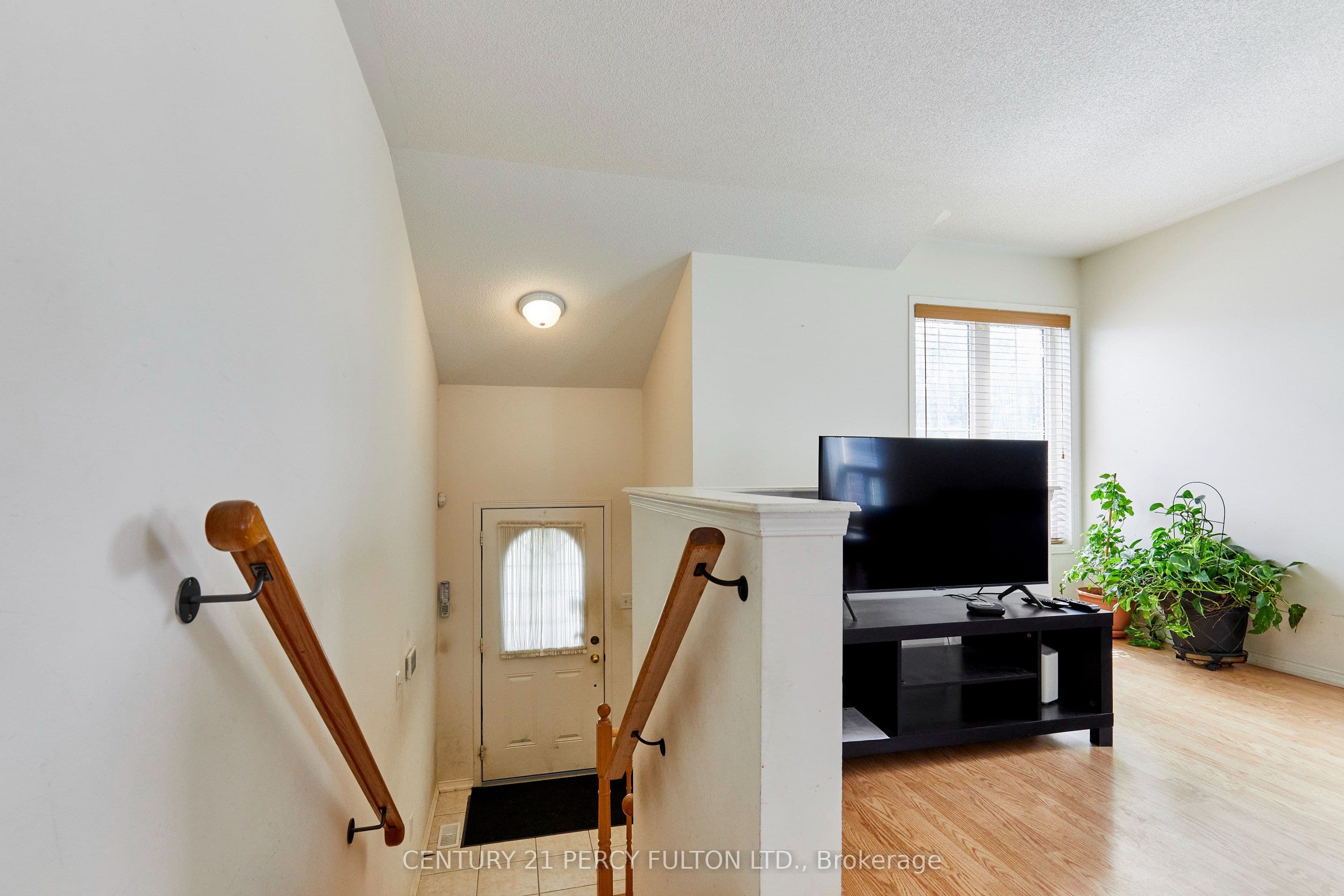 8 Knowles Street, Ajax, ON L1Z 0J5