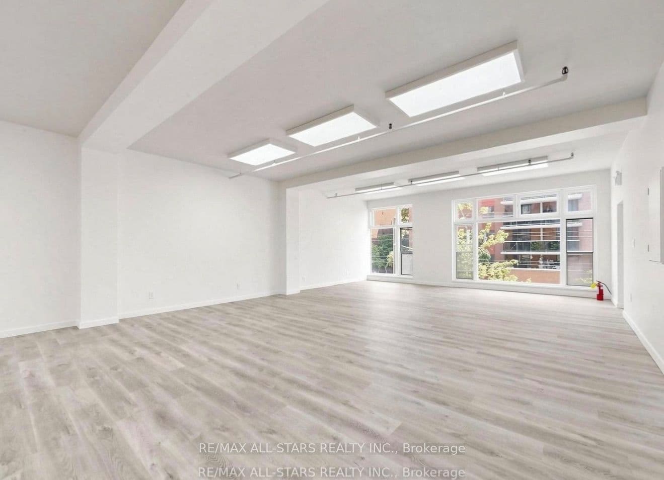 14 Mccaul Street 201, Toronto, ON M5T 1V6