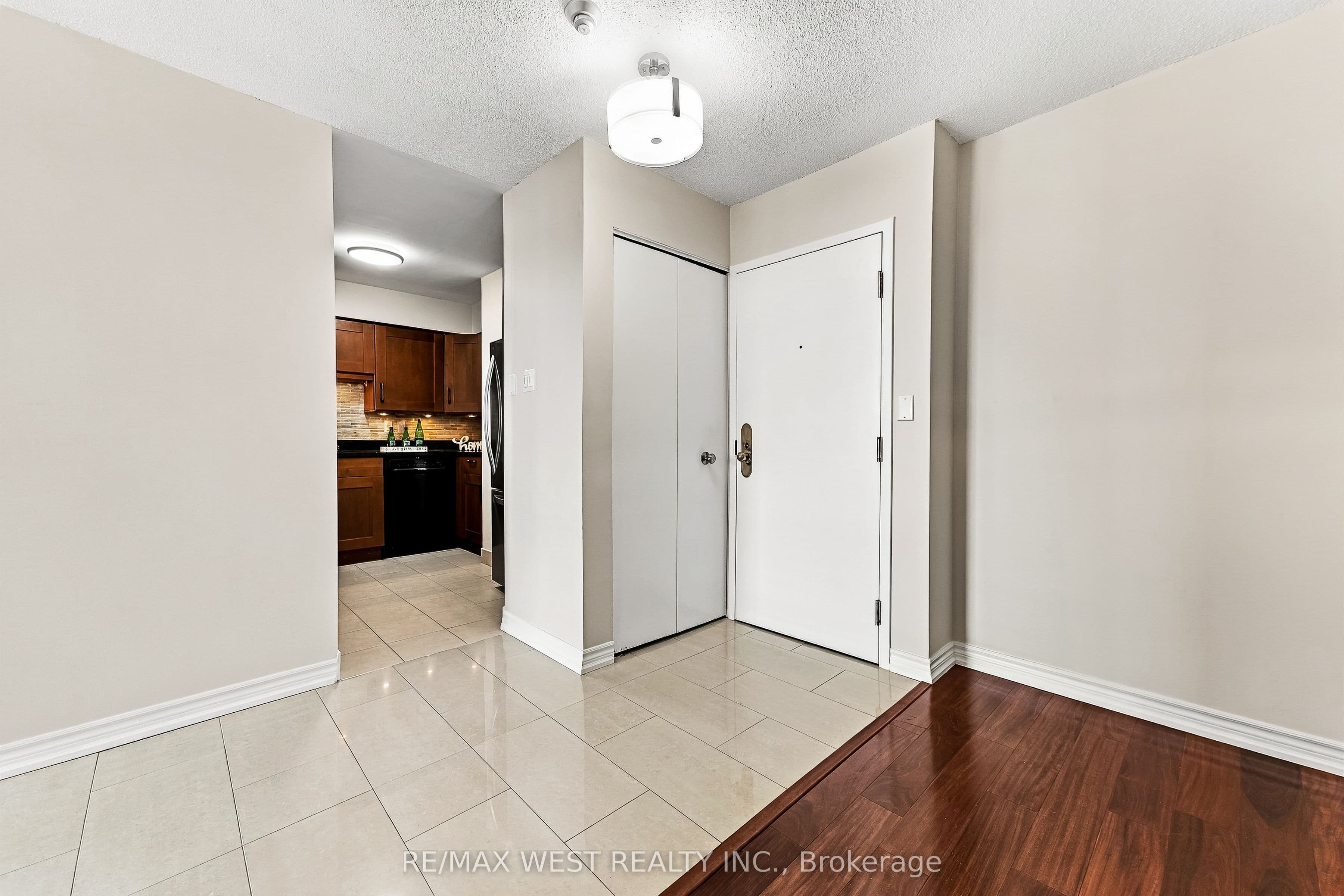 1320 Islington Avenue 1009, Toronto, ON M9A 5C6