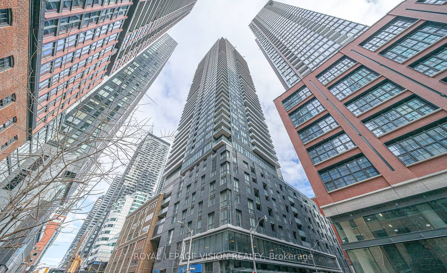 115 Blue Jays Way Street, Toronto, ON M5V 0N4