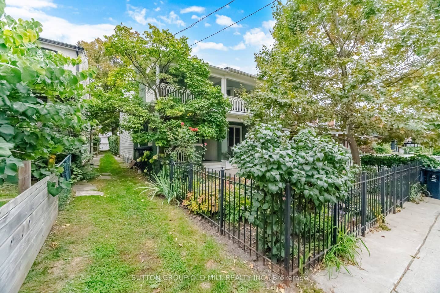 111 Palmerston Avenue, Toronto, ON M6J 2J2
