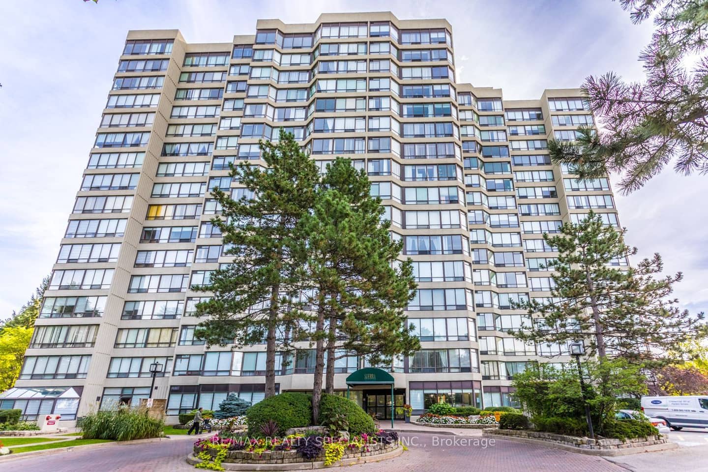 26 Hanover Road 307, Brampton, ON L6S 4T2