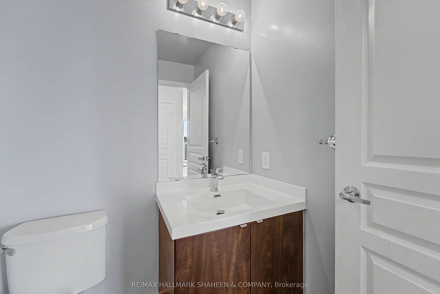 352 Front Street W 1815, Toronto, ON M5V 1B5