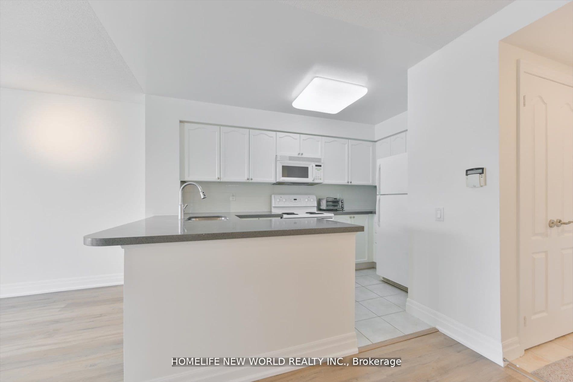 21 Hillcrest Avenue 607, Toronto, ON M2N 7K2