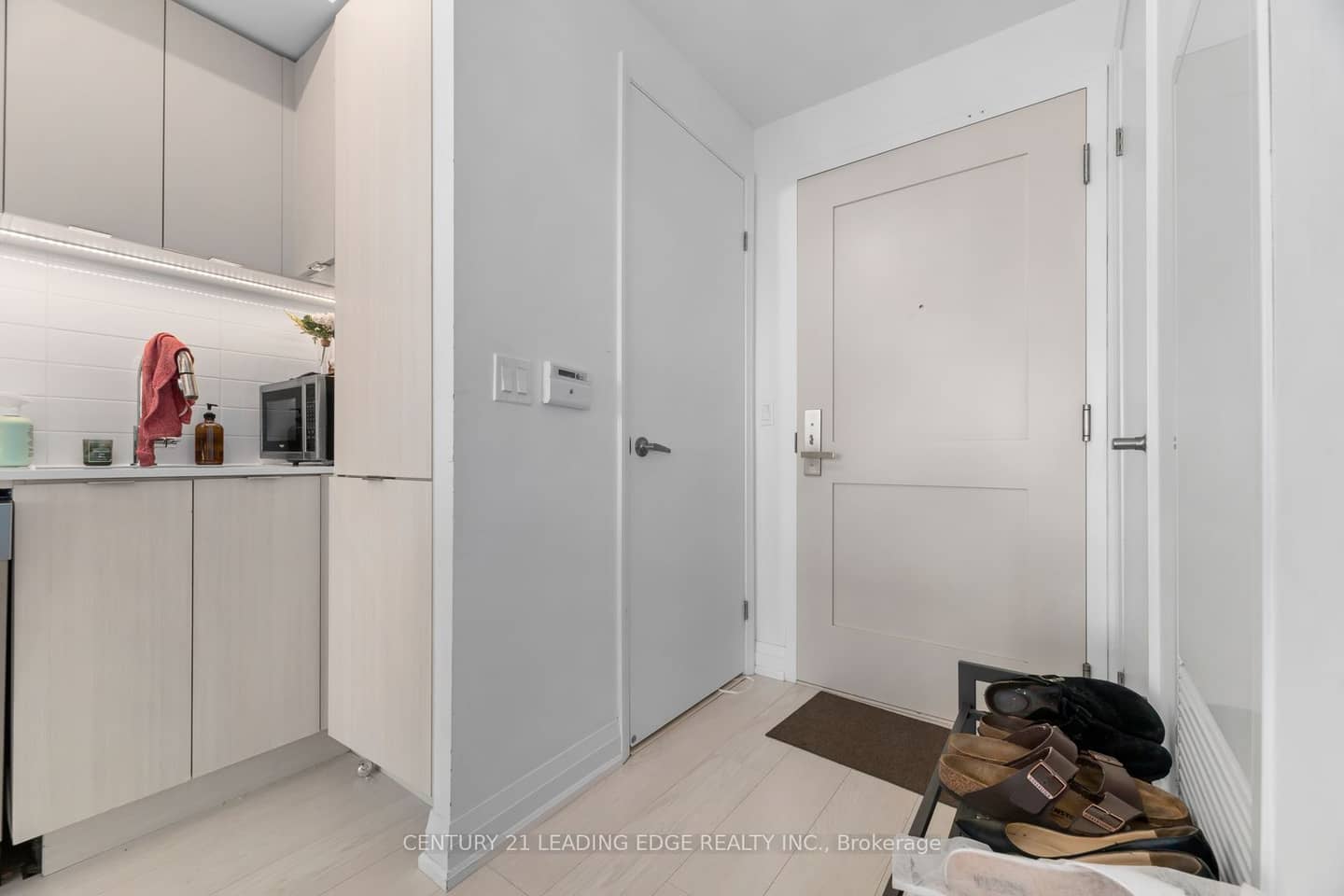 26 Gibbs Road 745, Toronto, ON M9B 0E3