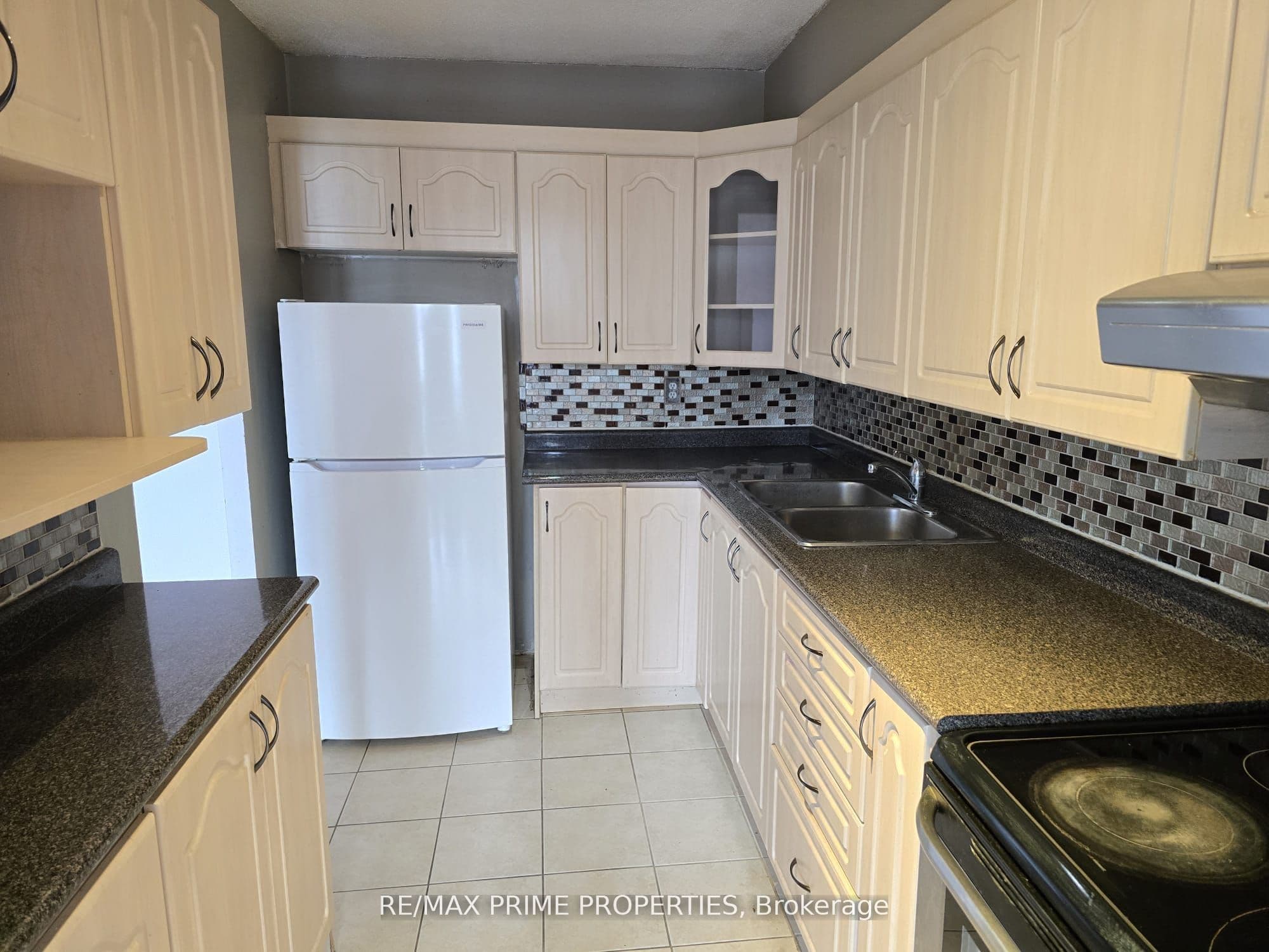 10 Sunrise Avenue #214, Toronto, ON M4A 2R1