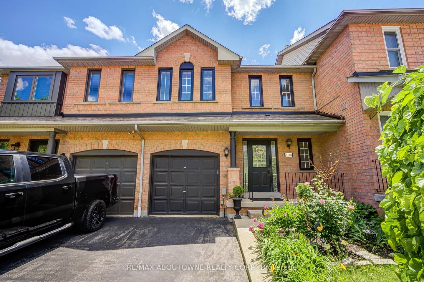 5128 Falconcrest Drive, Burlington, ON L7L 6K4