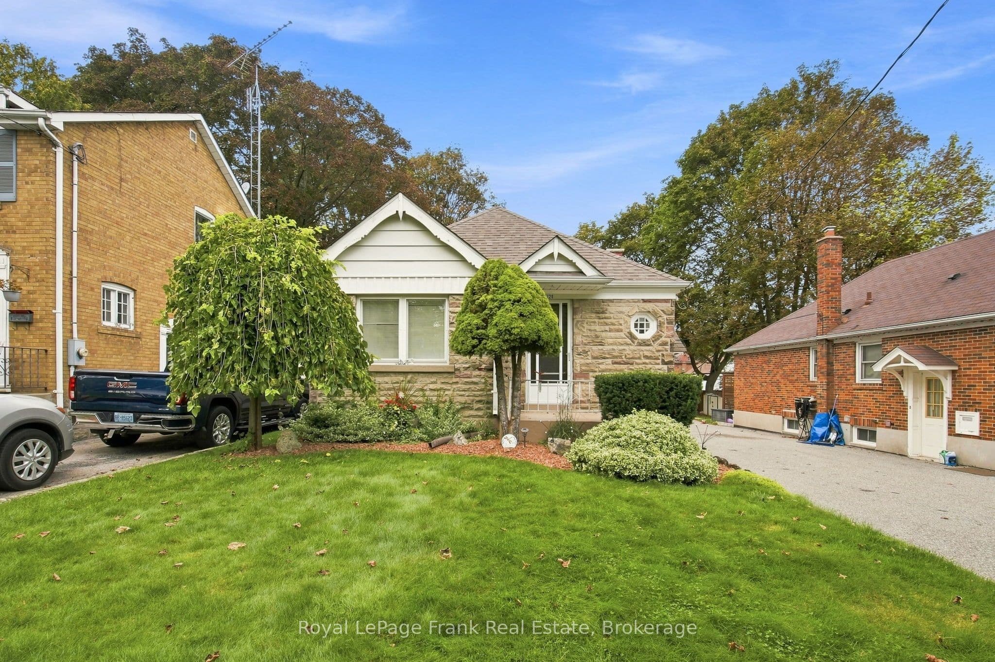126 Lauder Road, Oshawa, ON L1G 2H6