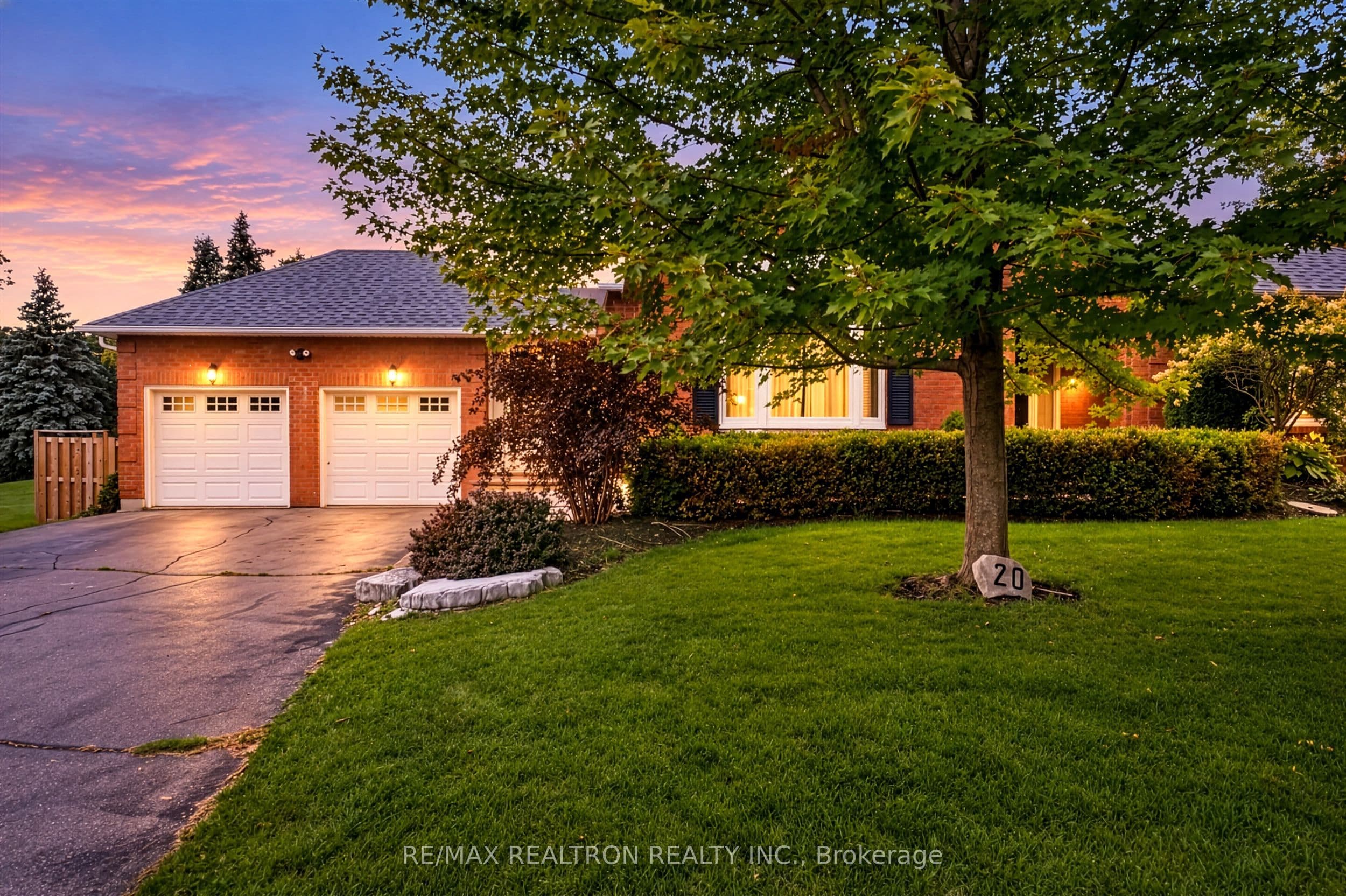 20 Arthur Hall Drive, East Gwillimbury, ON L0G 1V0