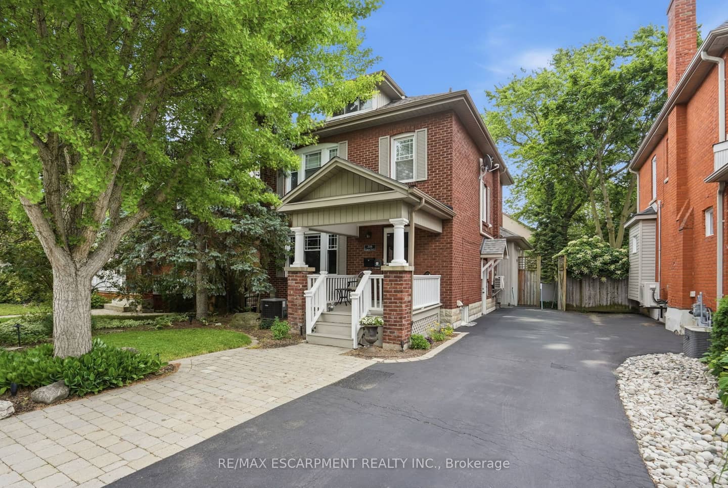 2116 Caroline Street, Burlington, ON L7R 1L8