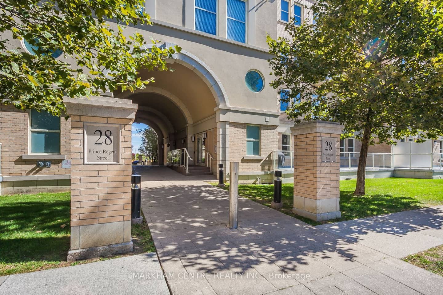 28 Prince Regent Street Ph42, Markham, ON L6C 0V5