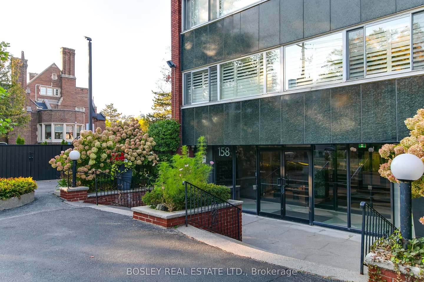 158 Crescent Road 404, Toronto, ON M4W 1V2
