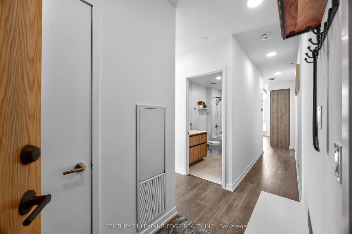 8 Beverley Glen Boulevard 1010, Vaughan, ON L4J 0L5