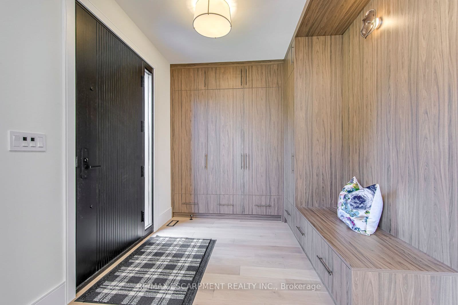 1411 Mountain Grove Avenue, Burlington, ON L7P 2H1