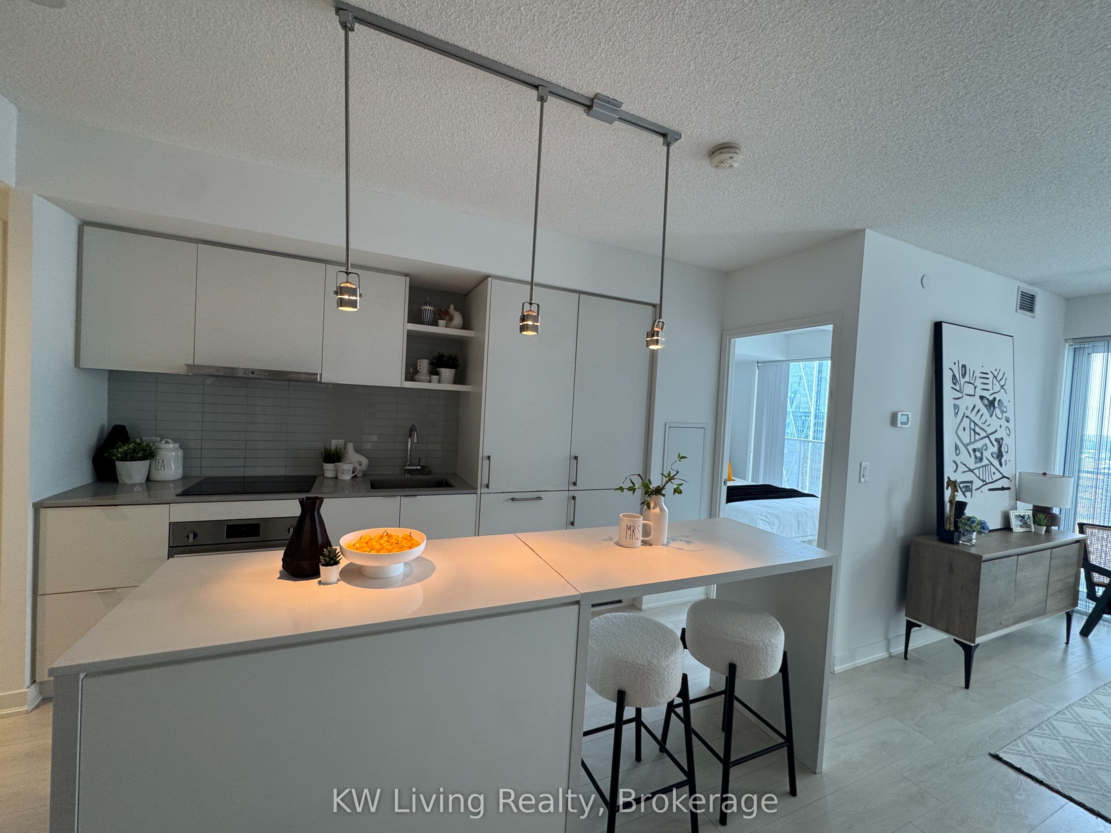 100 Harbour Street 5006, Toronto, ON M5J 0B5