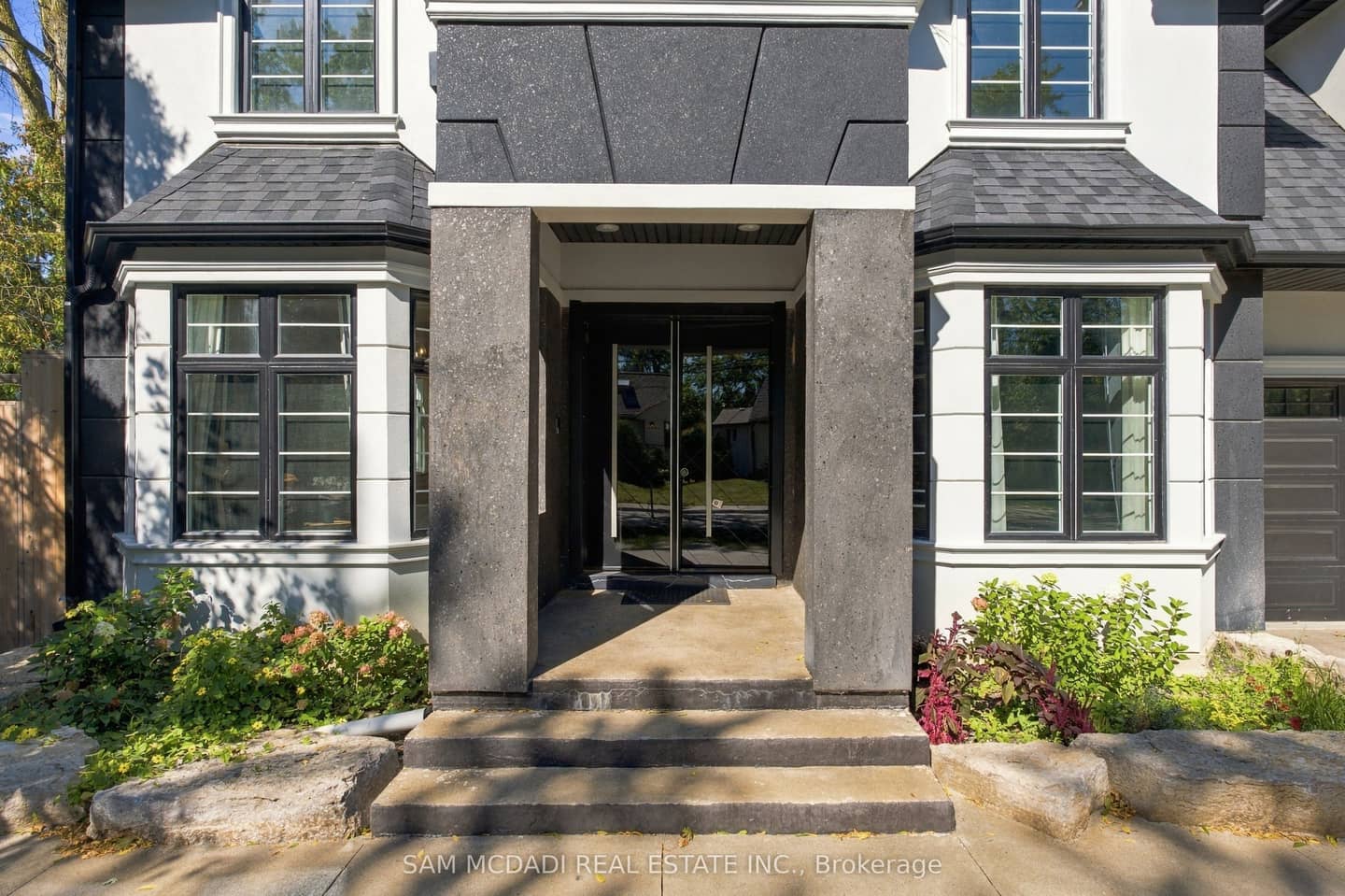 1897 Balsam Avenue, Mississauga, ON L5J 1L3